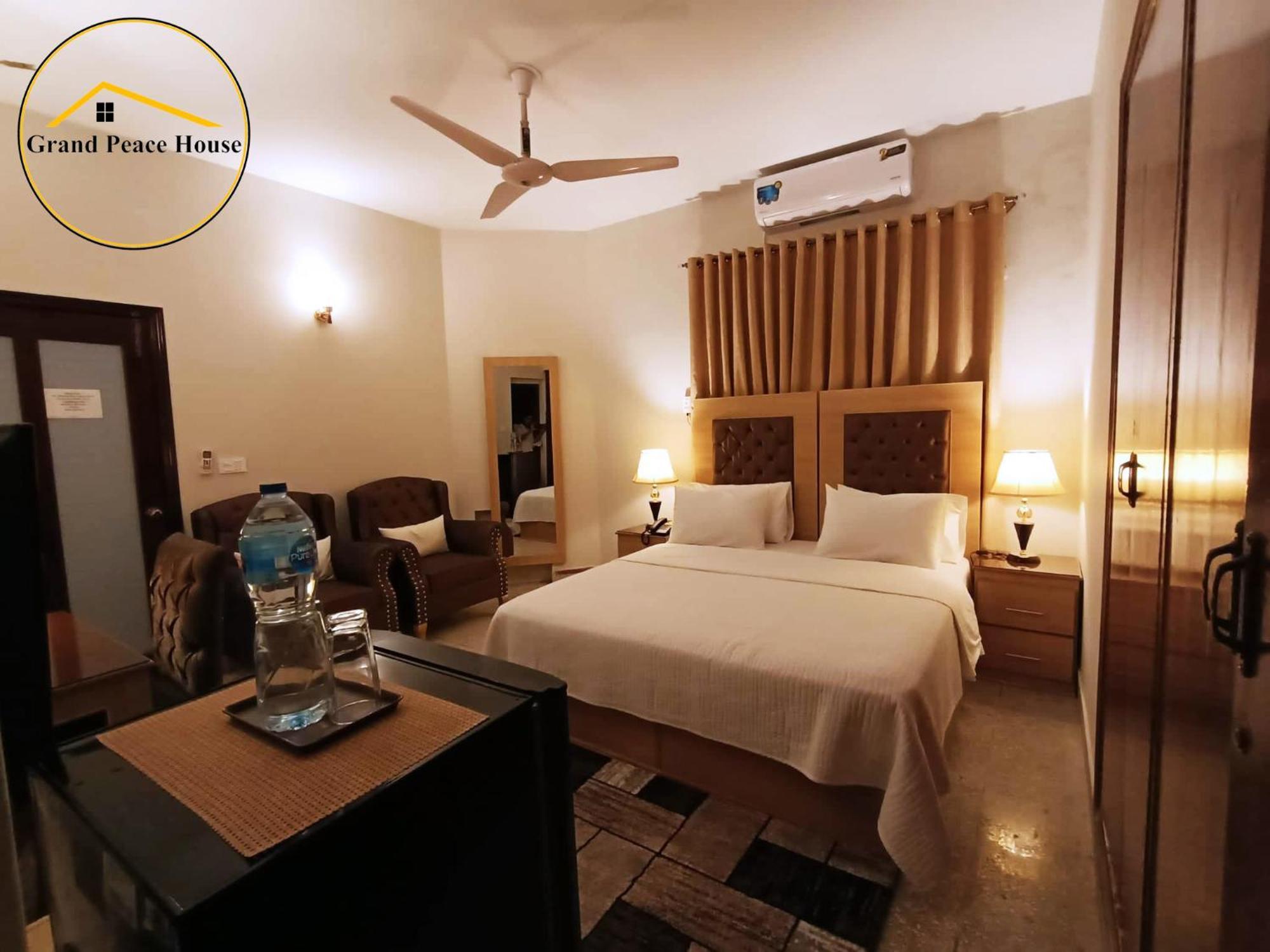 イスラマバード Grand Peace House II Bed & Breakfast エクステリア 写真
