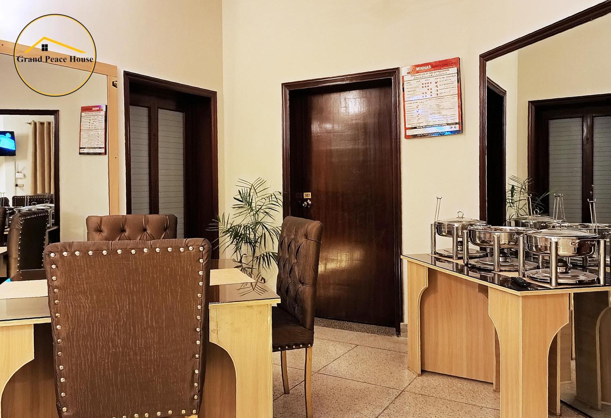 イスラマバード Grand Peace House II Bed & Breakfast エクステリア 写真